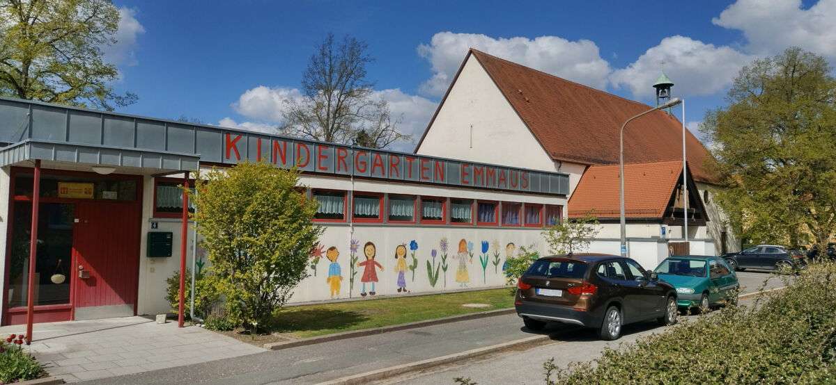 kindergarten mit kirche f26beccd